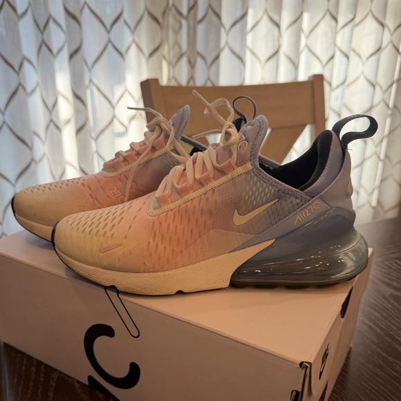 Nike Women’s Air Max 270 Pink to Blue Gradient Sneaker - Picture 3 of 6